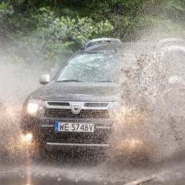 Najtańsze nowe auto 4x4: Nieustraszony kompan na bezdroża