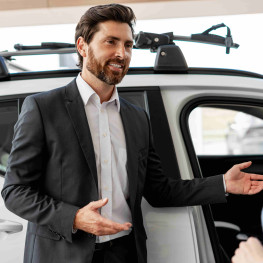 Kupno samochodu: komis czy prywatnie – co się bardziej opłaca?