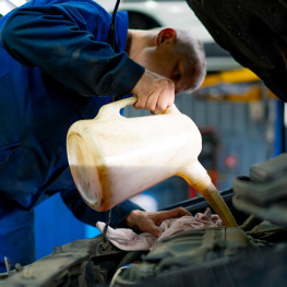 Uwaga: Jak drobny błąd przy wymianie oleju może sporo kosztować